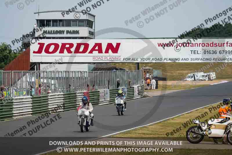 Vintage motorcycle club;eventdigitalimages;mallory park;mallory park trackday photographs;no limits trackdays;peter wileman photography;trackday digital images;trackday photos;vmcc festival 1000 bikes photographs